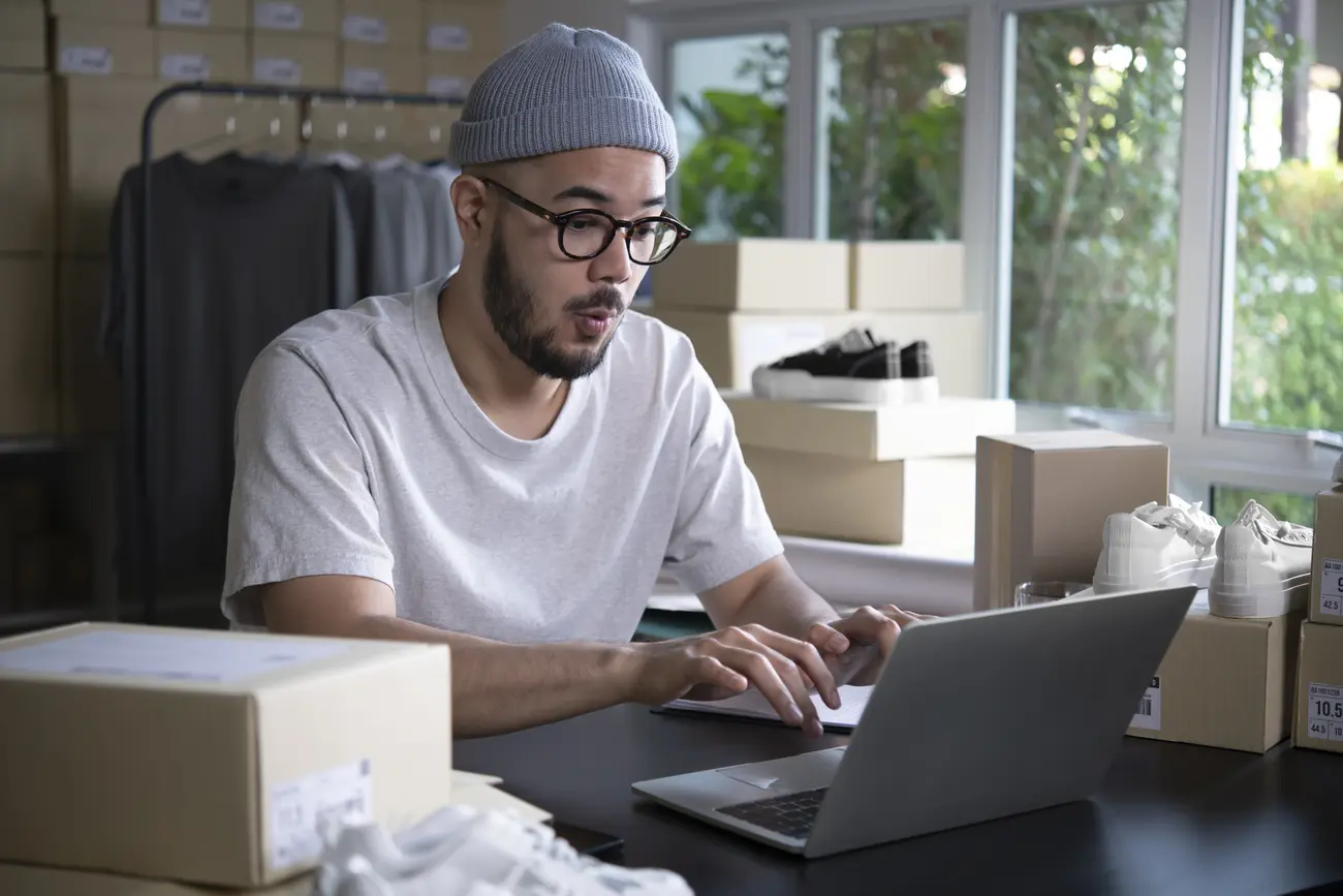 online selling e commerce shipping concept 2023 11 27 05 34 12 utc